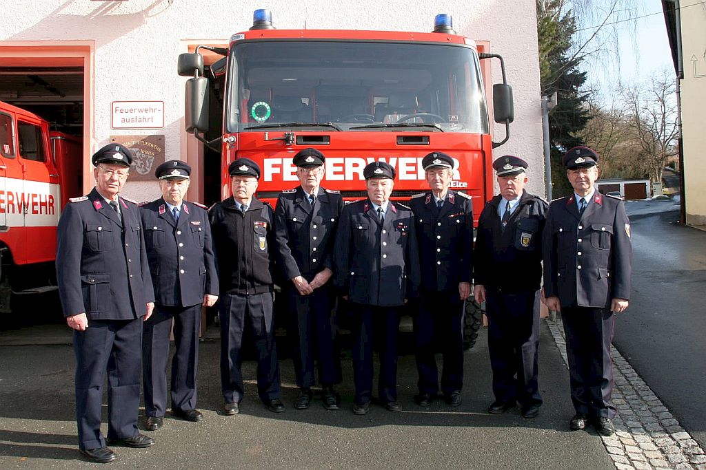 Die Alters- und Ehrenabteilung der Freiwilligen Feuerwehr Ranis im Jahr 2013